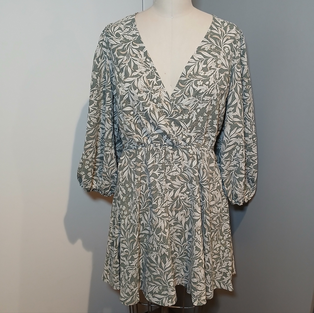 H&M Floral And Foliage Dress Size M / Missing Belt - Picture 2 of 9